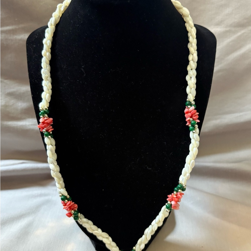 Elegant White and Pink Beaded Necklace